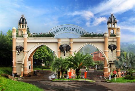 Kampung Gajah Wonderland di Bandung